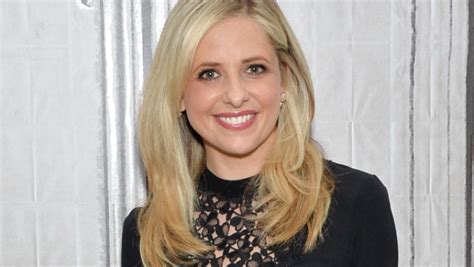 Sarah Michelle Gellar Stuns in Bikini at Age 44: See。